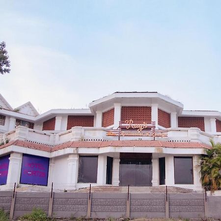 Hotel Fort28 Nagpur Zewnętrze zdjęcie